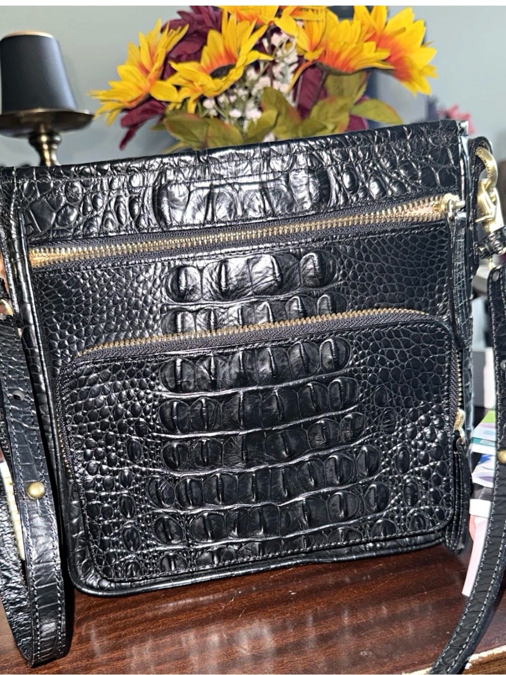 🍁🌻NEW🌻🍁Brahmin Black Croc-Embossed Crossbody Bag with Gold Hardware